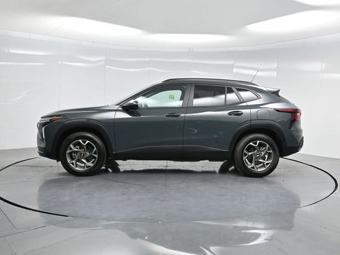 Used 2025 Chevrolet Trax LT w/ Driver Confidence Package FWD image 43