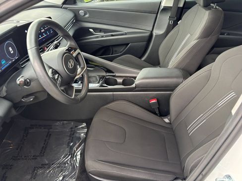 Used 2025 Hyundai Elantra SEL FWD image 28