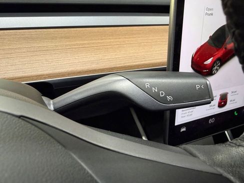 Used 2020 Tesla Model Y Long Range image 32