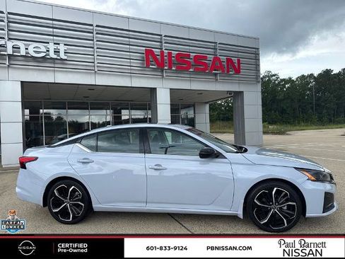 Certified 2023 Nissan Altima 2.5 SR w/ SR Premium Package FWD image 11