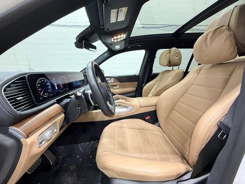 Used 2025 Mercedes-Benz GLS 580 4MATIC image 37