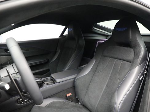 Used 2025 Aston Martin V8 Vantage Coupe image 15