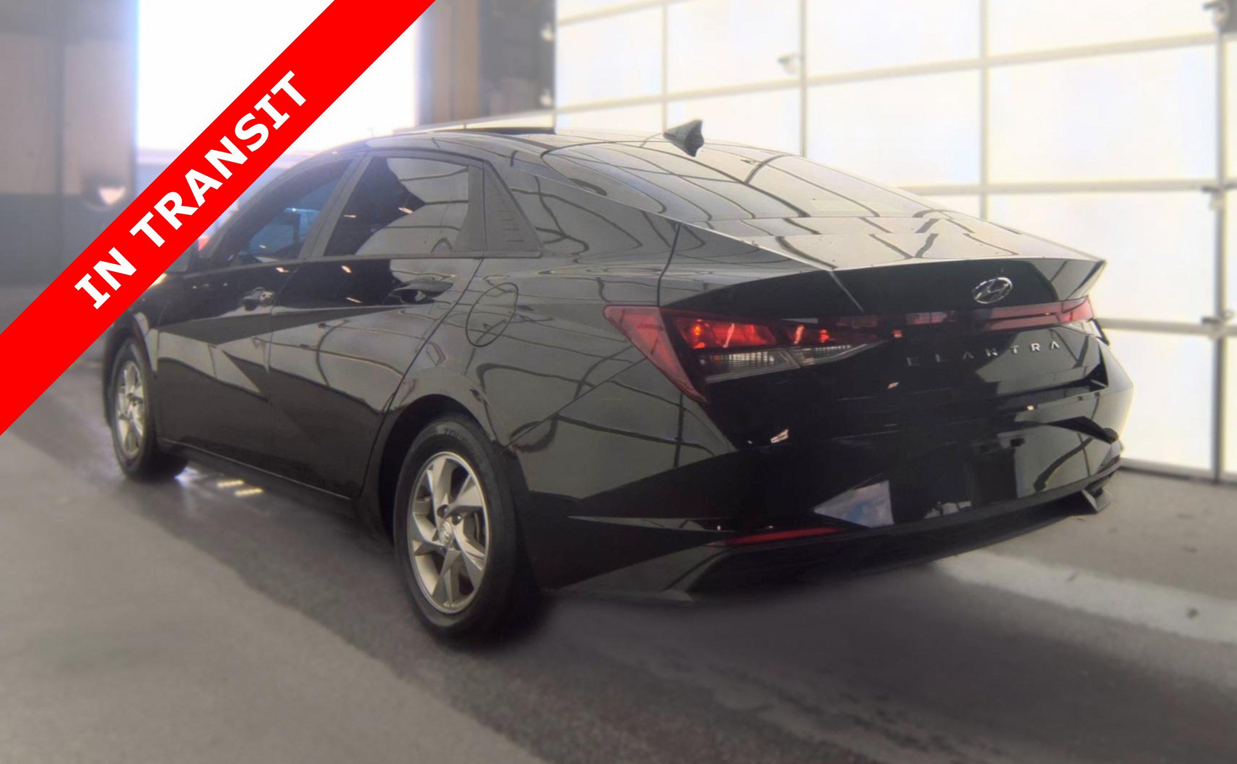 Used 2021 Hyundai Elantra SE FWD image 4