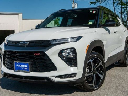 Used 2022 Chevrolet TrailBlazer RS w/ Technology Package AWD/4WD image 1
