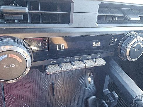 Used 2024 Toyota Tacoma TRD Sport image 13