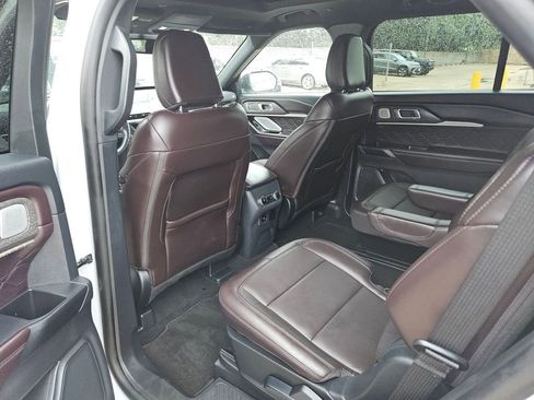 Used 2025 Ford Explorer Platinum w/ LUX Leather Package AWD/4WD image 29