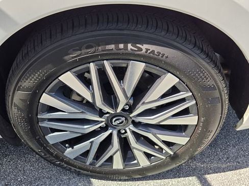 Used 2025 Nissan Altima 2.5 SV image 10