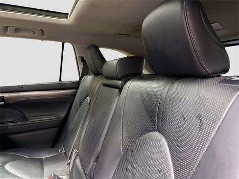 Used 2020 Toyota Highlander Limited image 26
