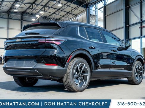 New 2026 Chevrolet Equinox EV LT image 32