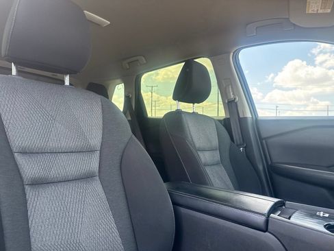 Certified 2025 Nissan Rogue SV FWD image 28