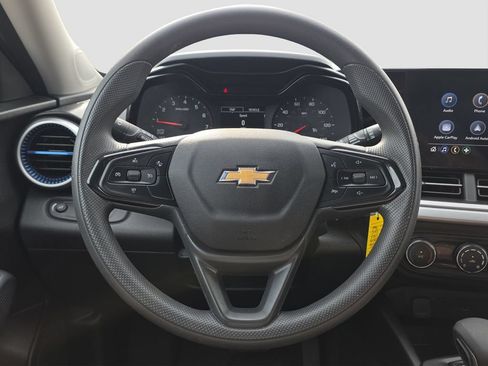 Used 2026 Chevrolet Trax LS FWD image 9
