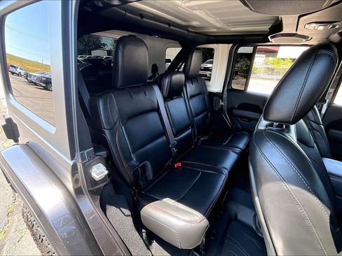 Used 2023 Jeep Wrangler Unlimited Rubicon AWD/4WD image 28