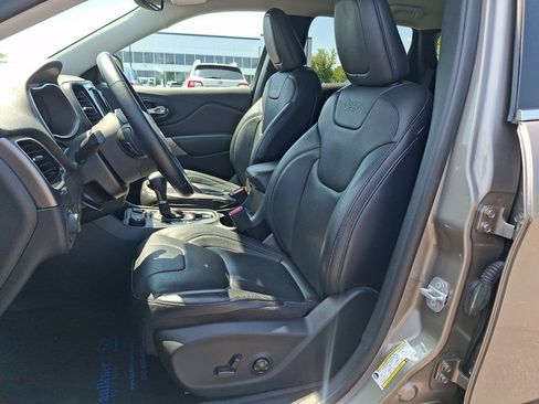 Used 2019 Jeep Cherokee Limited w/ Luxury Group AWD/4WD image 13