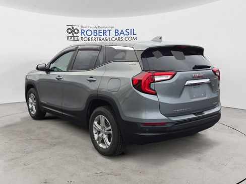 Used 2023 GMC Terrain SLE image 3