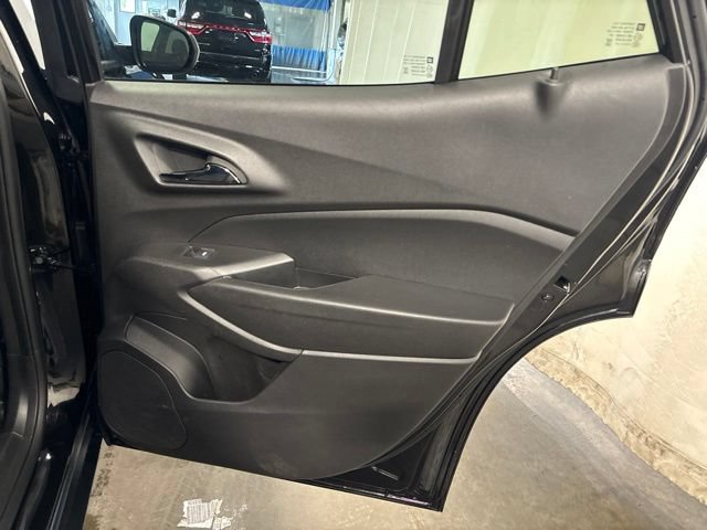 Used 2025 Chevrolet Trax LT FWD image 31