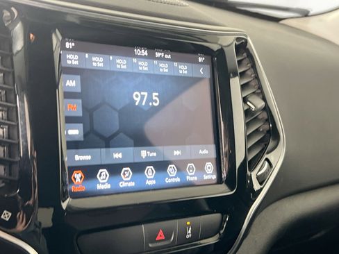 Used 2022 Jeep Cherokee Limited image 14