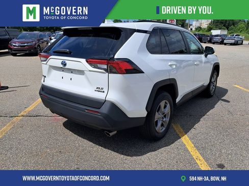 Used 2022 Toyota RAV4 XLE w/ Convenience Package AWD/4WD image 3
