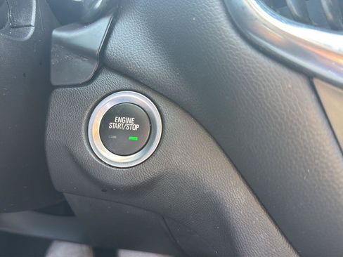 Used 2024 Chevrolet Equinox LT FWD image 27