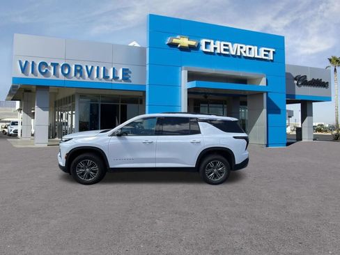 Used 2025 Chevrolet Traverse LT FWD image 8