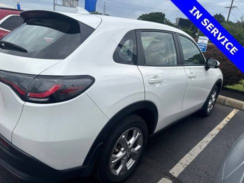 Used 2025 Honda HR-V LX image 3