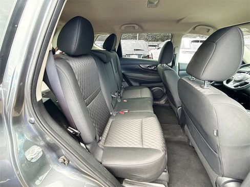 Used 2018 Nissan Rogue SV image 31