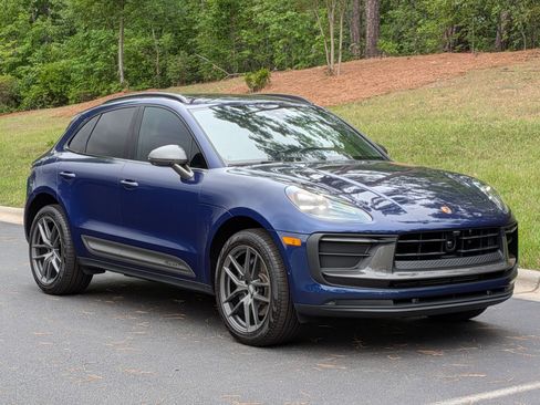 Certified 2025 Porsche Macan Turbo AWD/4WD image 32