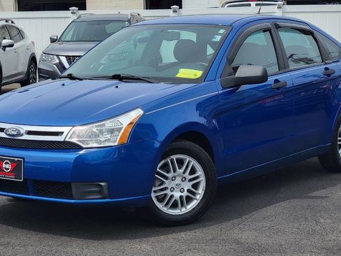 Used 2010 Ford Focus SE FWD image 2