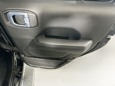 Used 2022 Jeep Wrangler Unlimited Sahara w/ Safety Group AWD/4WD image 28