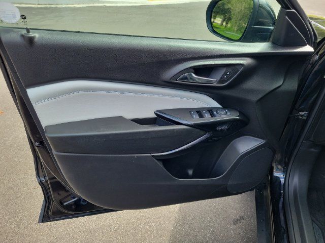 Used 2025 Chevrolet Trax LT w/ Driver Confidence Package FWD image 16