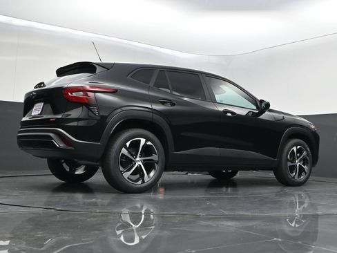 Used 2026 Chevrolet Trax RS w/ Sunroof Package FWD image 36