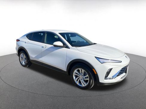 Used 2025 Buick Envista Preferred image 2