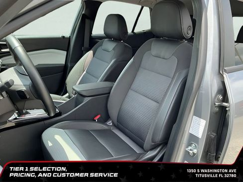 Used 2025 Chevrolet Trax LT w/ LT Convenience Package FWD image 24