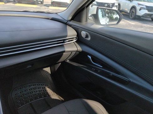 Used 2025 Hyundai Elantra SEL FWD image 15
