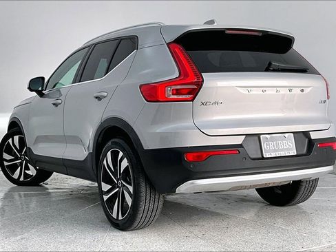 Certified 2023 Volvo XC40 B5 Plus image 17