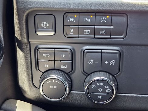 Used 2025 Chevrolet Tahoe High Country AWD/4WD image 14