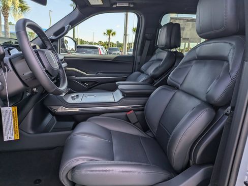 New 2027 Lincoln Navigator Reserve w/ Jet Appearance Package AWD/4WD image 21