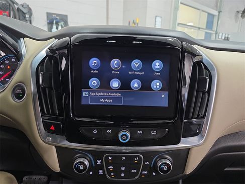 Used 2022 Chevrolet Traverse LT image 23