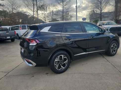 Used 2023 Kia Sportage LX image 11