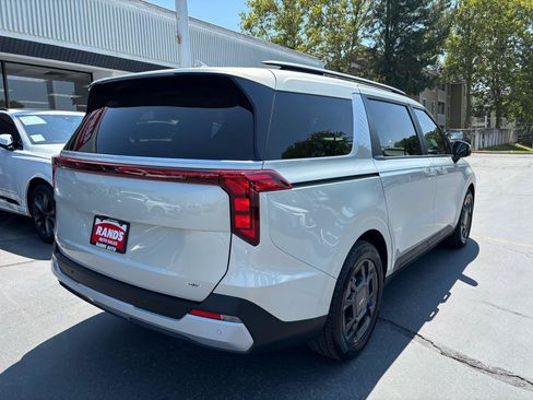 Used 2025 Kia Carnival EX FWD image 11
