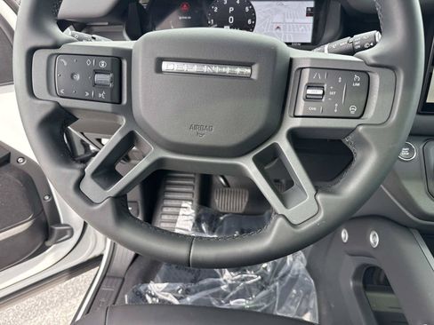Used 2025 Land Rover Defender 110 X-Dynamic SE AWD/4WD image 30