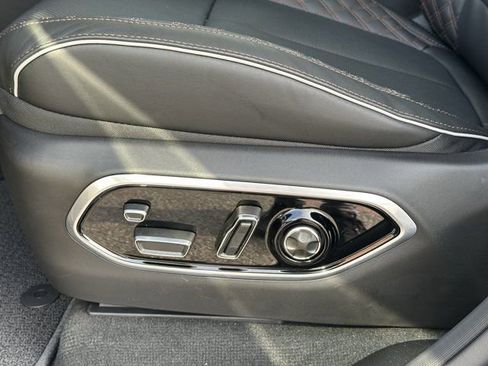 New 2025 Jeep Grand Cherokee Summit image 10