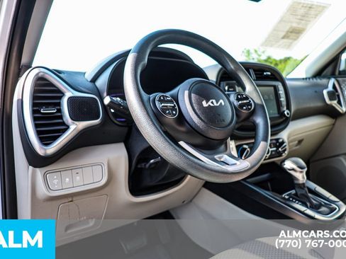 Used 2025 Kia Soul LX w/ LX Technology Package FWD image 27