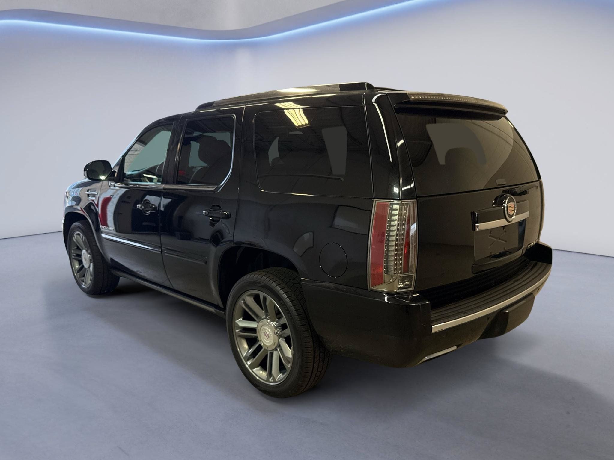 Used 2014 Cadillac Escalade Premium AWD/4WD image 5
