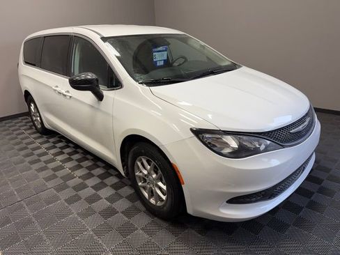 Used 2024 Chrysler Voyager LX image 2