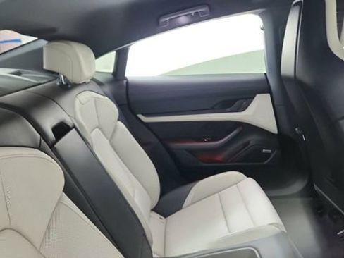 Used 2022 Porsche Taycan image 24