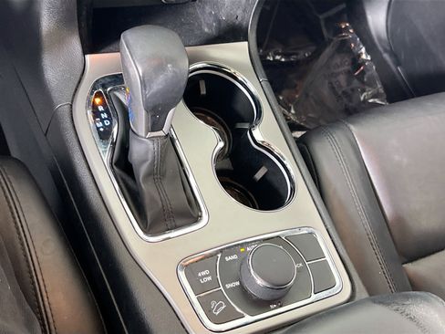 Used 2022 Jeep Grand Cherokee Limited image 16