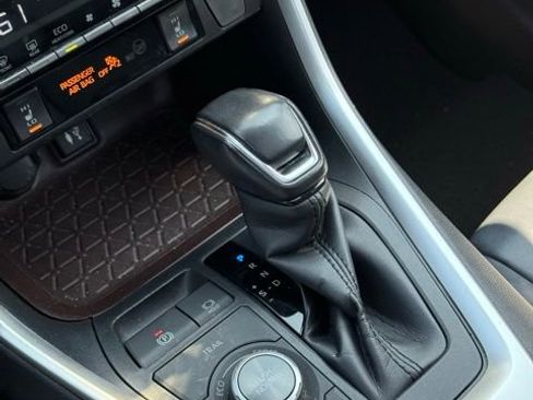 Used 2019 Toyota RAV4 Limited image 39