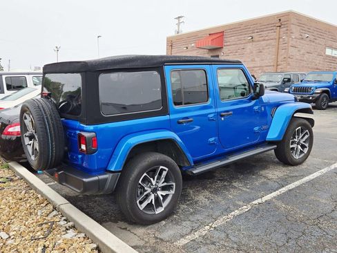 Used 2024 Jeep Wrangler Unlimited AWD/4WD image 3