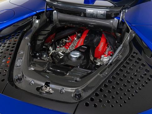 Used 2022 Ferrari SF90 Spider image 18