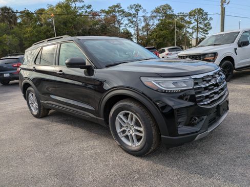 New 2026 Ford Explorer Active RWD image 2